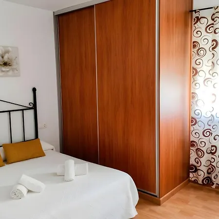 Lugar Tranquilo Facil Aparcamiento Solo Alquilamos A Familias Y Parejas דירה *